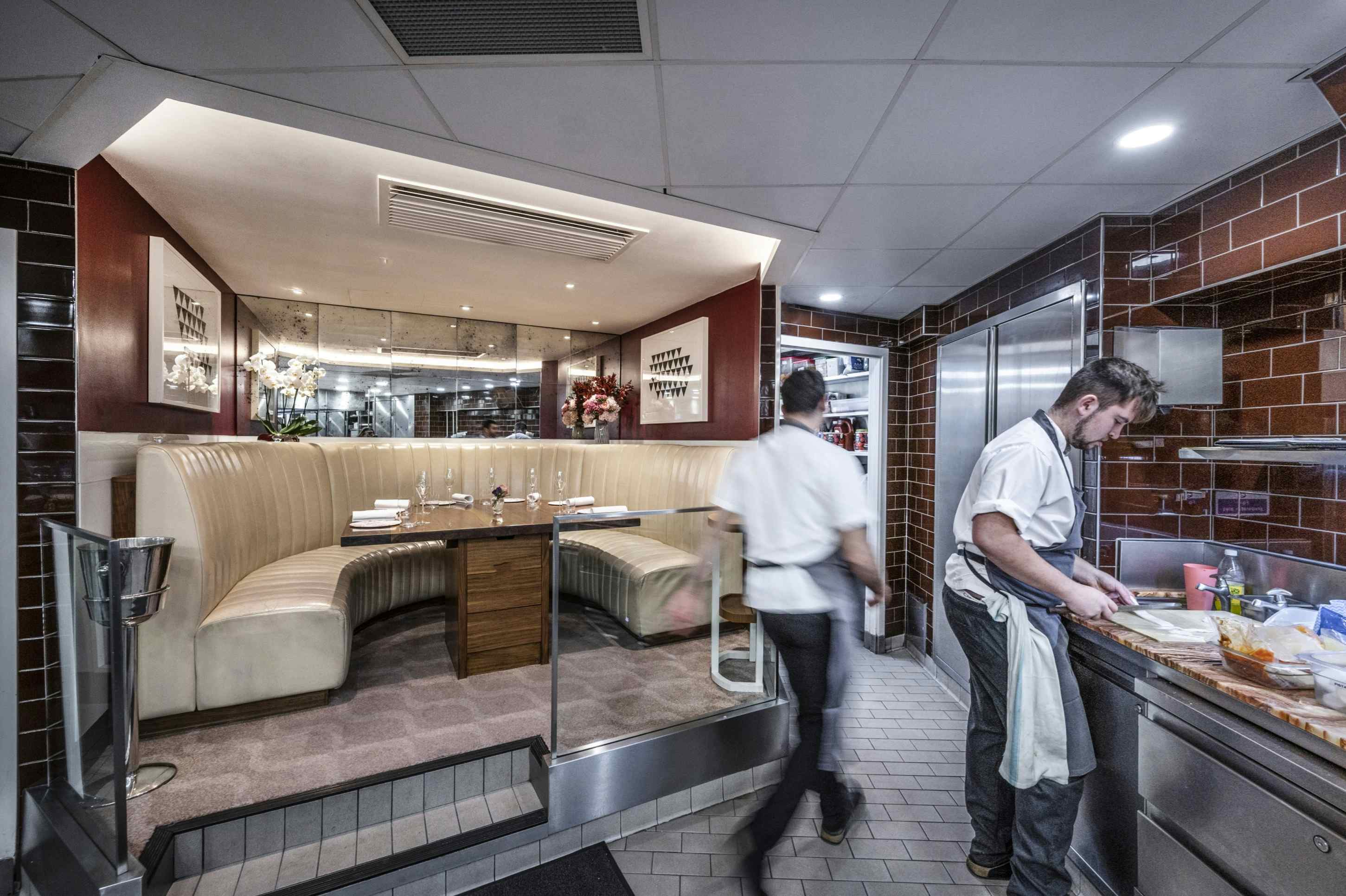 Kitchen Table, Pétrus